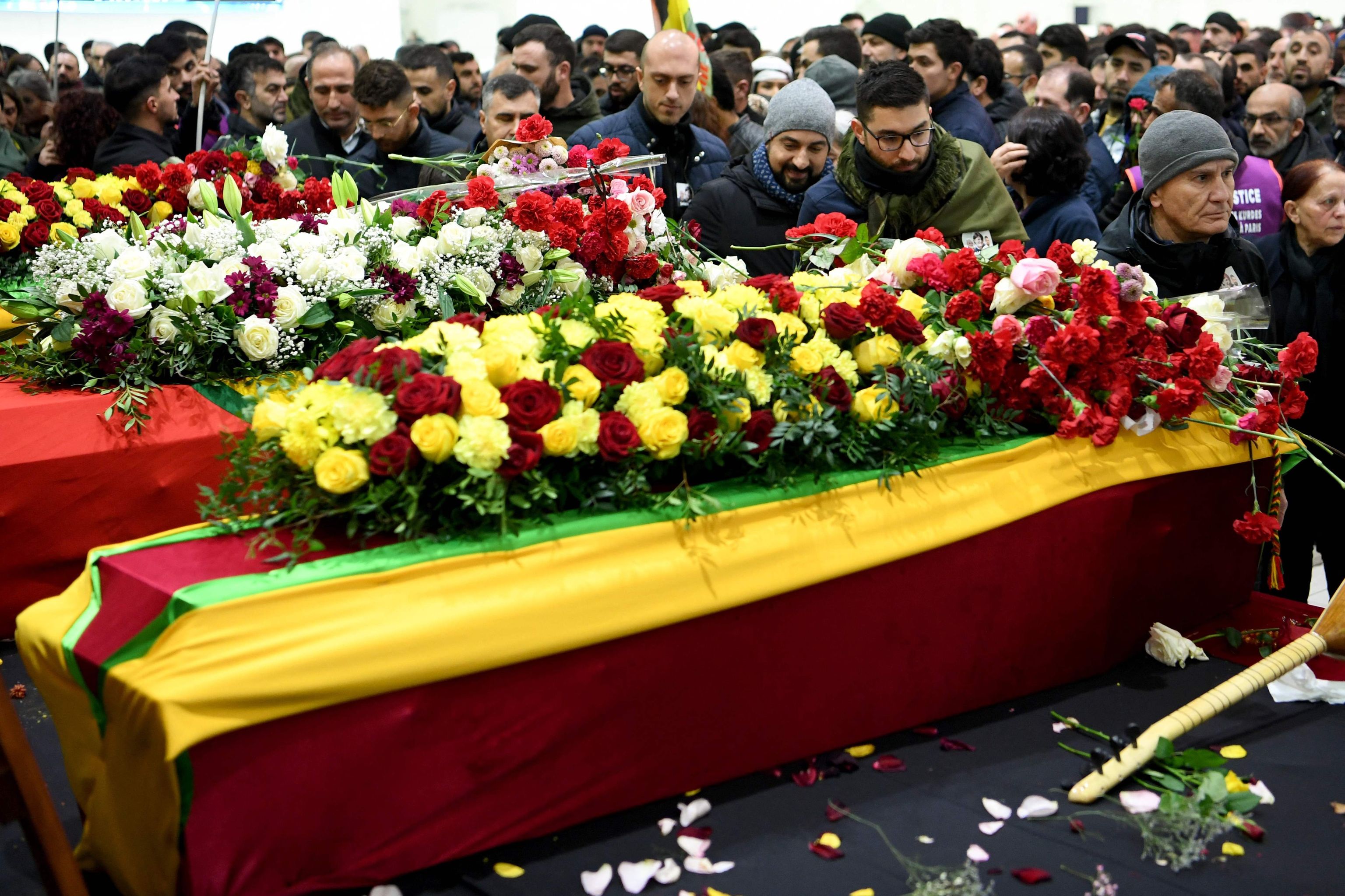 Paris'teki uğurlama töreni / Foto: AFP Paris'teki uğurlama töreni / Foto: AFP